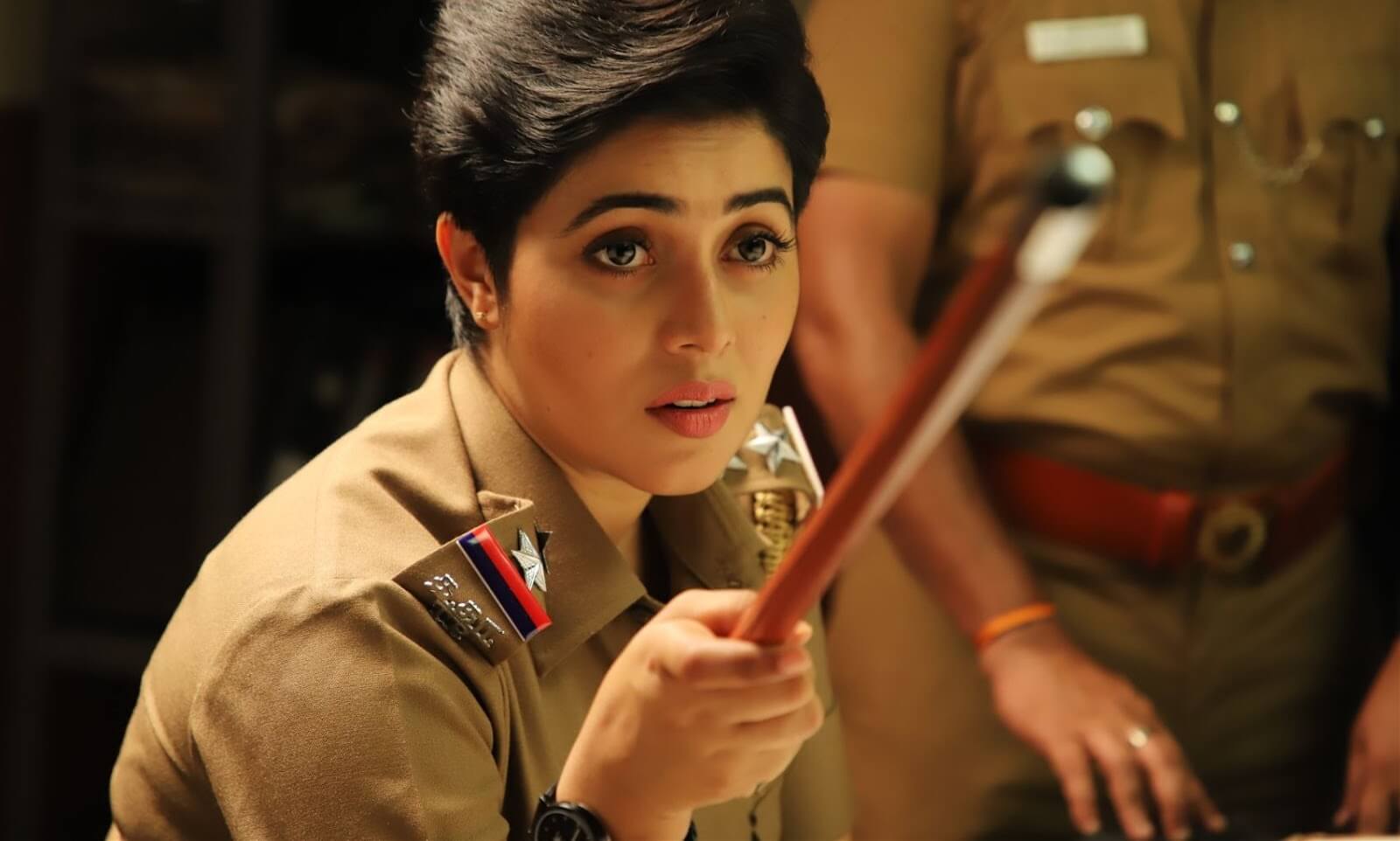 Ashna Zaveri In Ivanukku Engeyo Macham Irukku