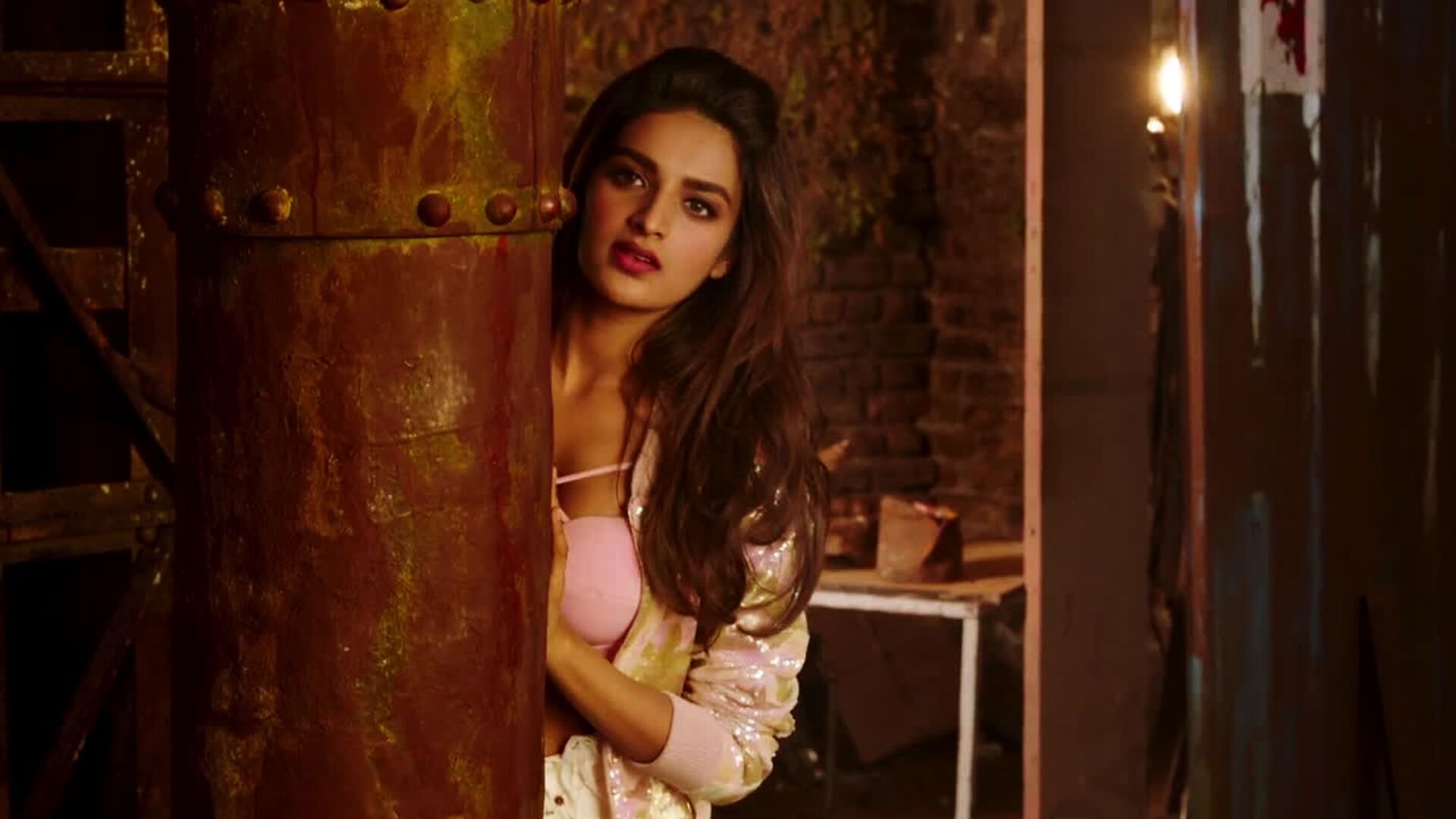 Nidhhi Agerwal Best Boobs Wallpaper In Munna Michael