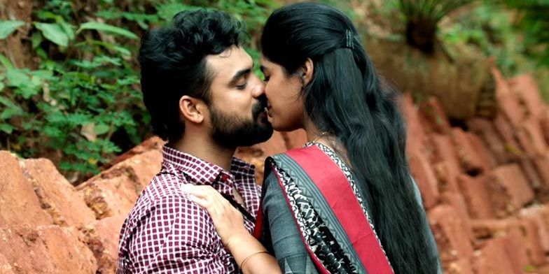 Theevandi Malayalam Movie poster