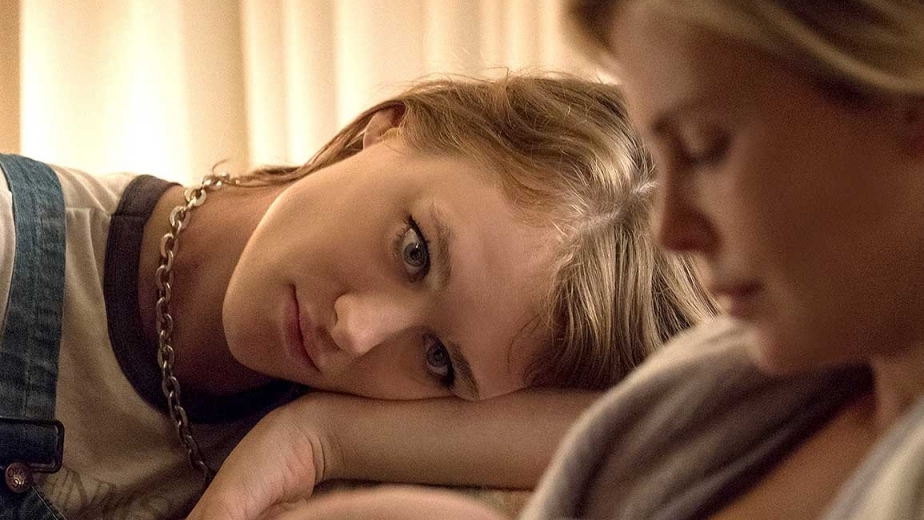 Tully Charlize Theron and Mackenzie Davis Poster
